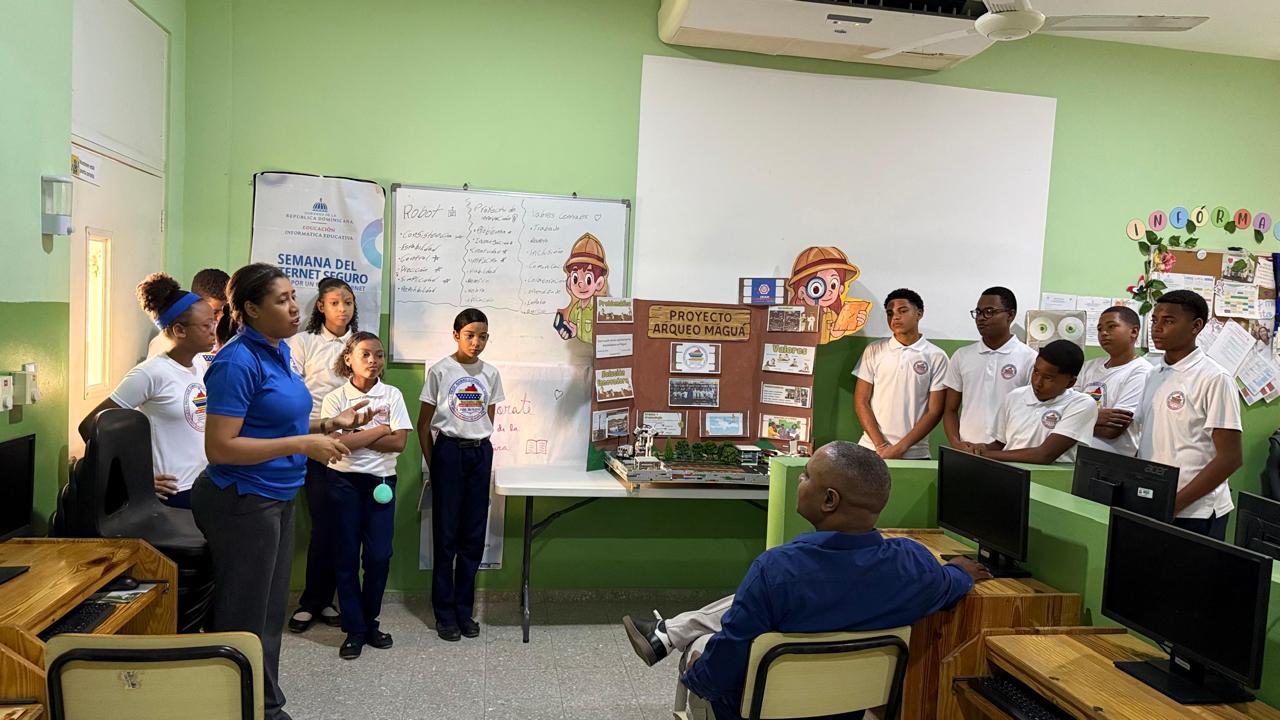 ESTUDIANTES DEL LICEO RAMIRO CORONADO PRESENTAN PROYECTO AL ALCALDE DIVISON SÁNCHEZ