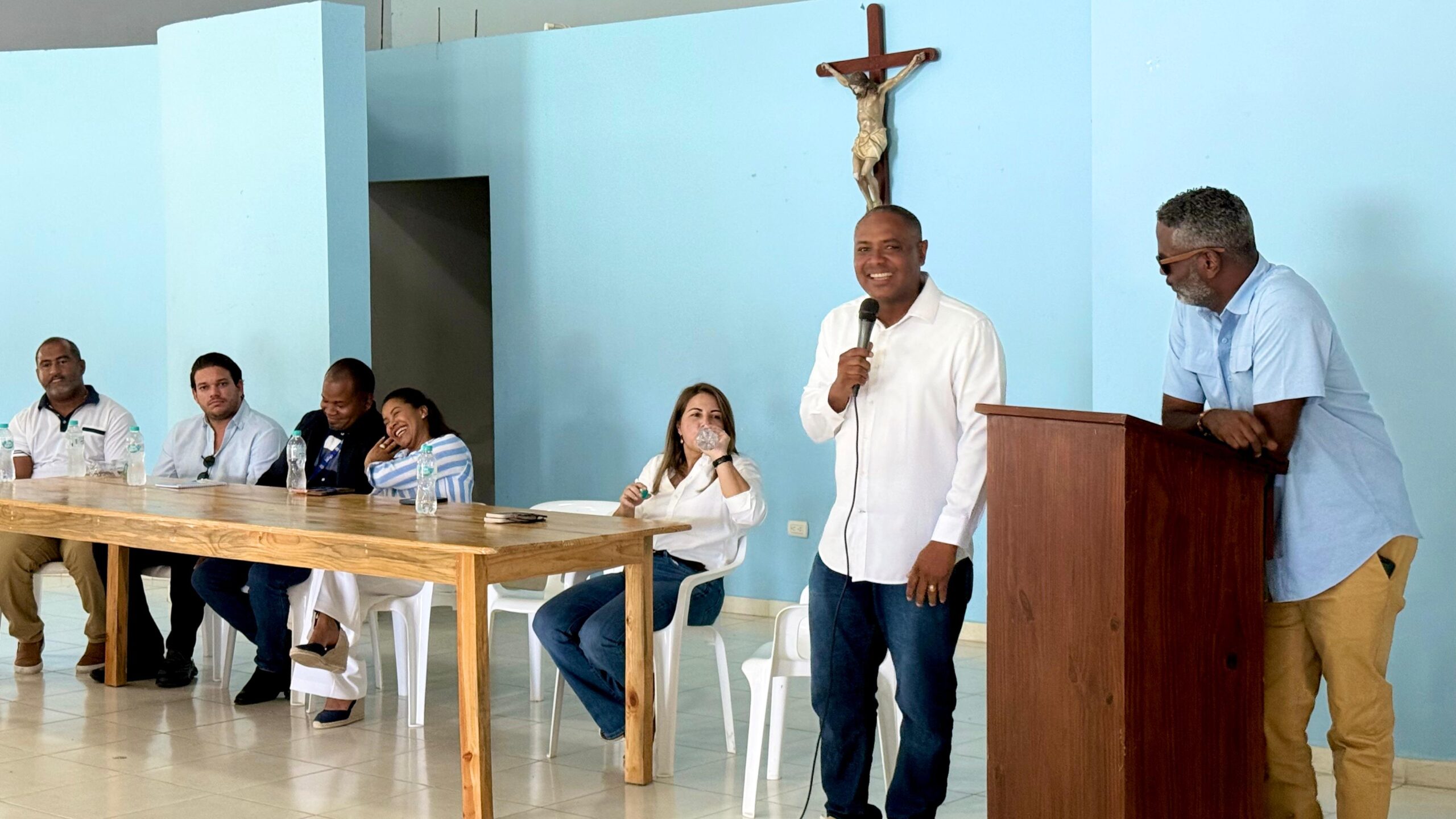 AUTORIDADES Y COMISIÓN DE INAIPI SOSTIENEN ENCUENTRO CON PADRES SOBRE APERTURA DE CENTRO INFANTIL EN MAIMÓN