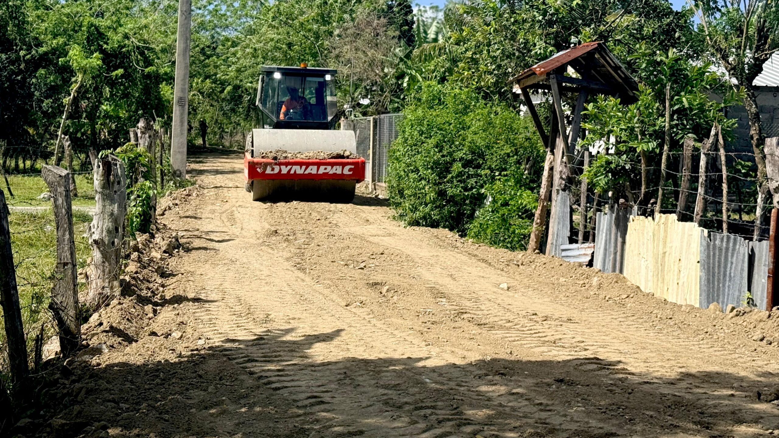 ALCALDE DIVISON SÁNCHEZ REALIZA MANTENIMIENTO DE CALLES EN EL SECTOR EL CHAVÓN