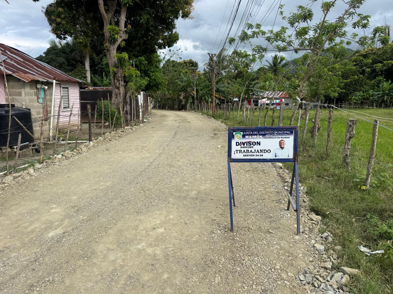 ALCALDE DIVISON SÁNCHEZ REALIZA LABORES DE MANTENIMIENTO VIAL EN CALLES DEL BARRIO LAS FLORES, SECTOR LAS AVISPAS
