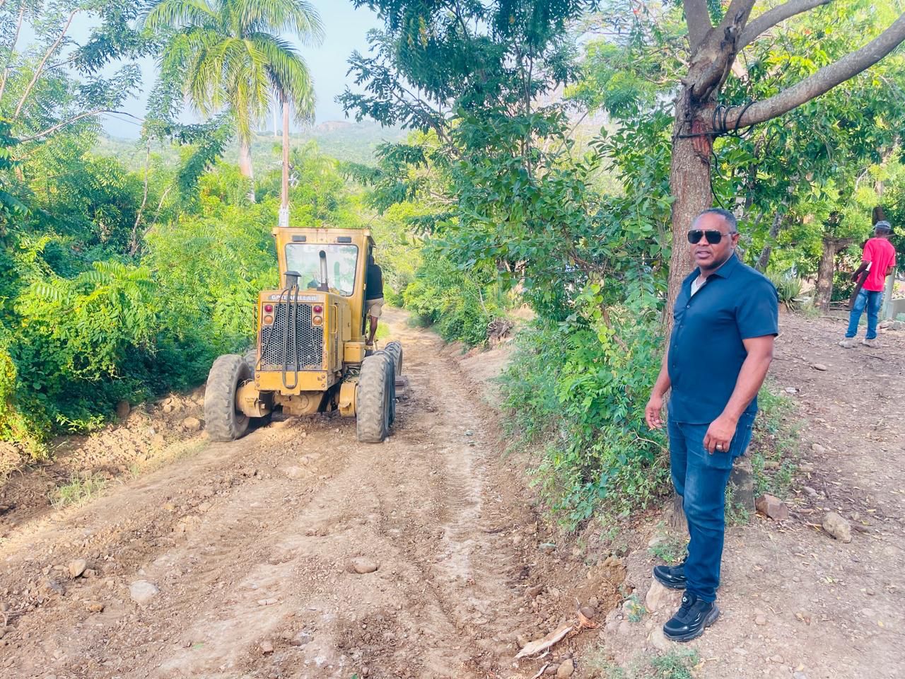 ALCALDE DIVISON SÁNCHEZ REALIZA MANTENIMIENTO A CAMINOS VECINALES DE LA JAGUA Y EL BURRO