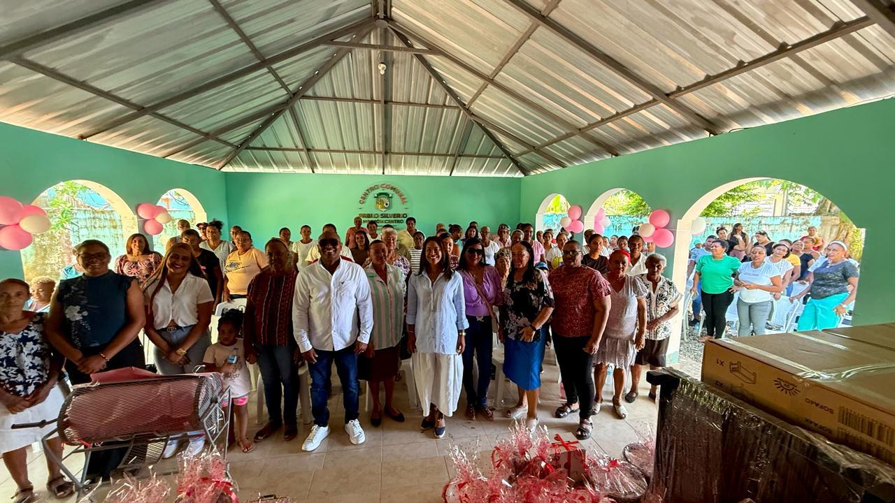 ALCALDE DIVISON SÁNCHEZ Y CÓNSUL GENERAL NEW ORLEANS YANINA TORRES CELEBRAN EL DÍA DE LAS MADRES EN EL DISTRITO MUNICIPAL DE MAIMÓN