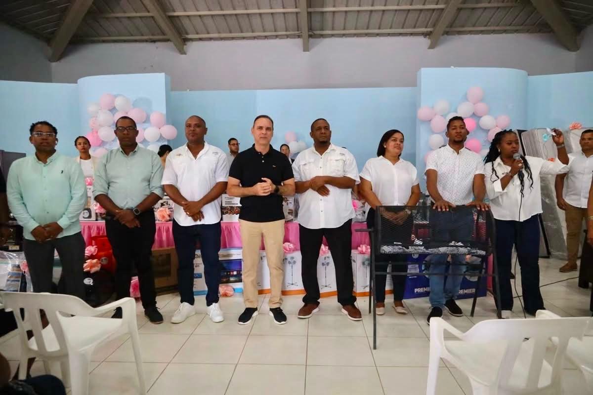 ALCALDE DIVISON SÁNCHEZ ACOMPAÑA AL DIPUTADO EMIL DURÁN EN LA CELEBRACIÓN DEL DÍA DE LAS MADRES JUNTO A CIENTOS DE MADRES DE MAIMÓN