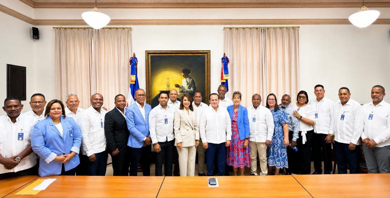 ALCALDE DIVISON SÁNCHEZ PARTICIPA EN REUNIÓN CON AUTORIDADES PARA IMPULSAR EL DESARROLLO DE LA PROVINCIA