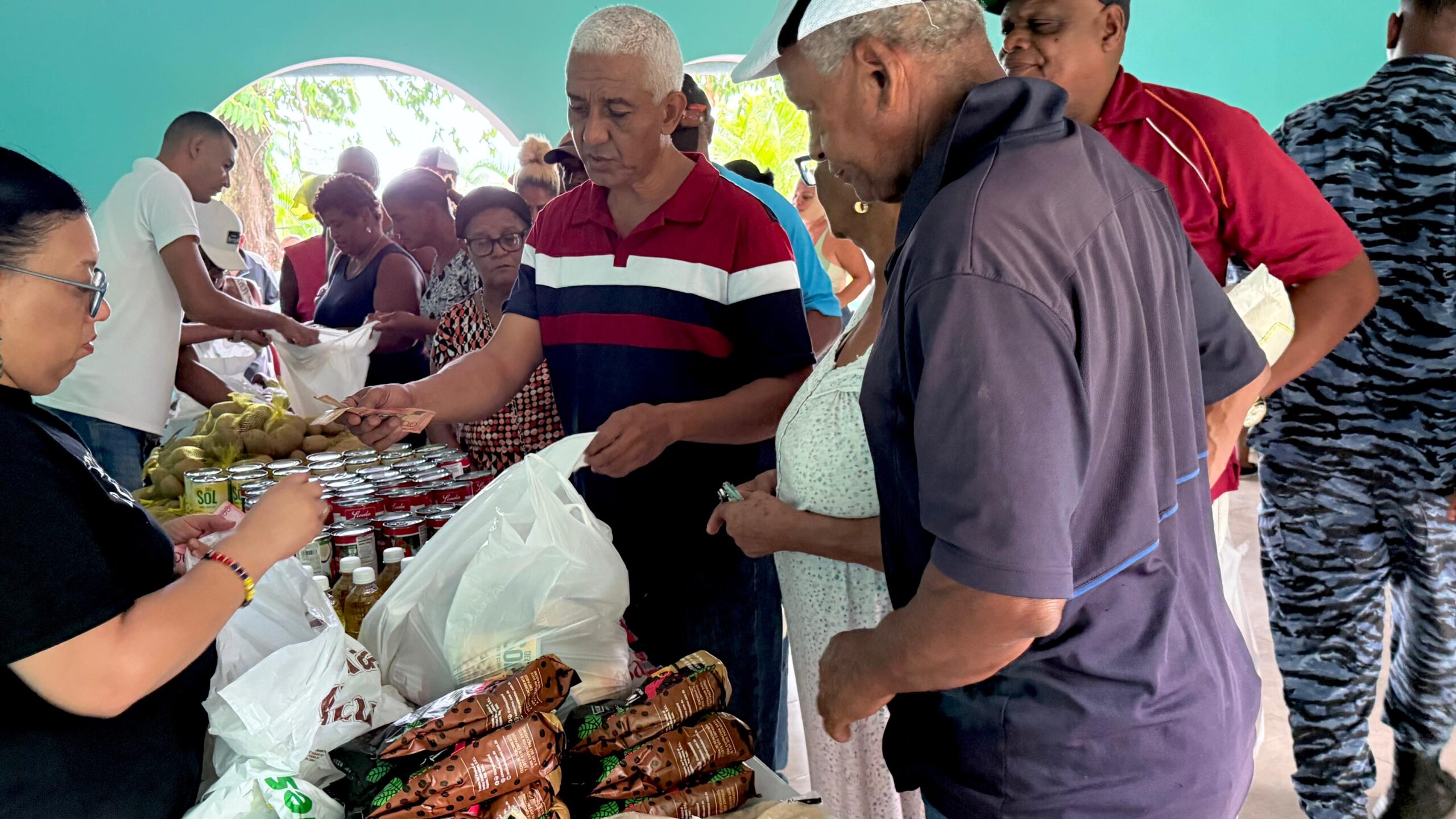 MERCADITO DE PRODUCTORES DEL INESPRE BENEFICIA A FAMILIAS DE MAIMÓN